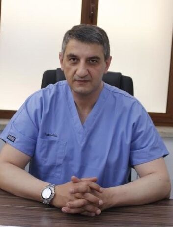 Դոկտոր Վիրաբույժ Արթուր Karapetyan